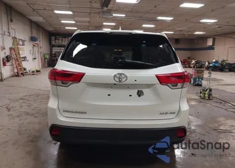 2018 Toyota Highlander Xle z USA, uszkodzony, nr VIN 5TDJZRFH6JS878784